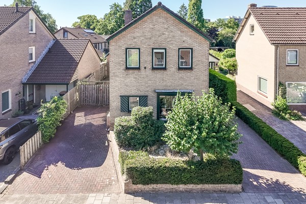 Voor een volledig overzicht verwijzen wij je graag naar de digitale plattegronden, de foto's, de video en de eigen website van deze woning: mercuriuslaan15.nl
